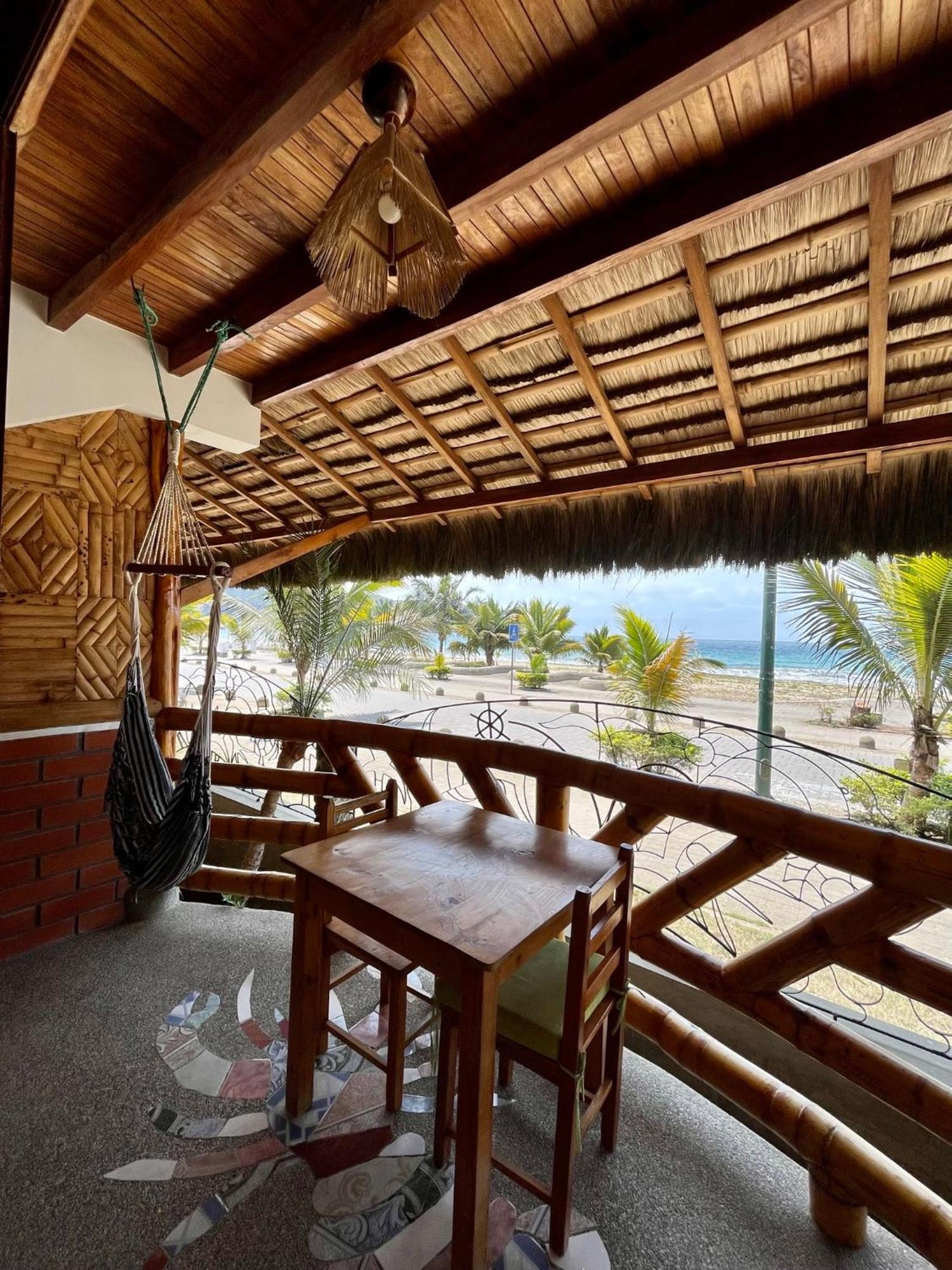 Victor Hugo Hotel Puerto López Exteriör bild