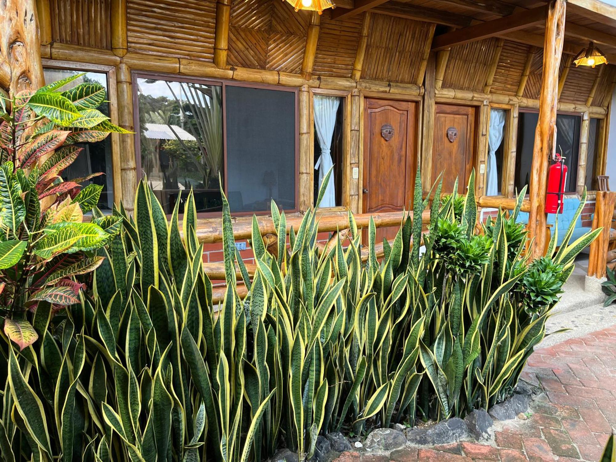 Victor Hugo Hotel Puerto López Exteriör bild